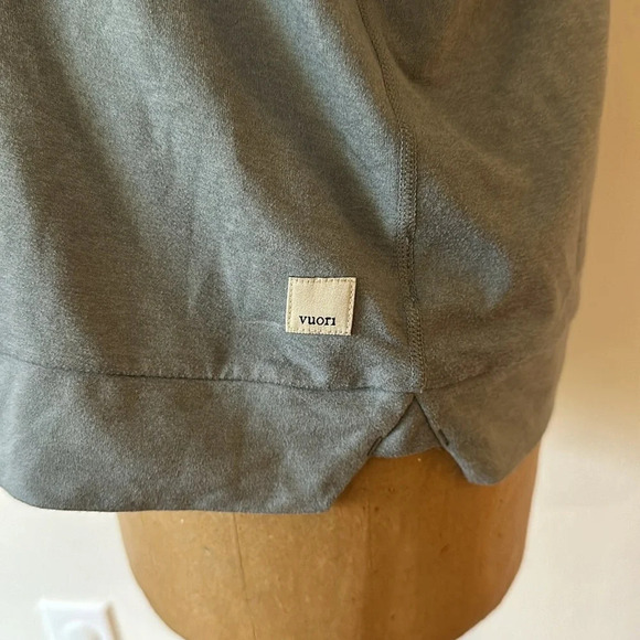 Vuori sz XS Halo essential hoodie super soft no fabric tag, great pre owned cond - Picture 6 of 8